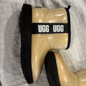 UGG Kids Boots in Tan and Black